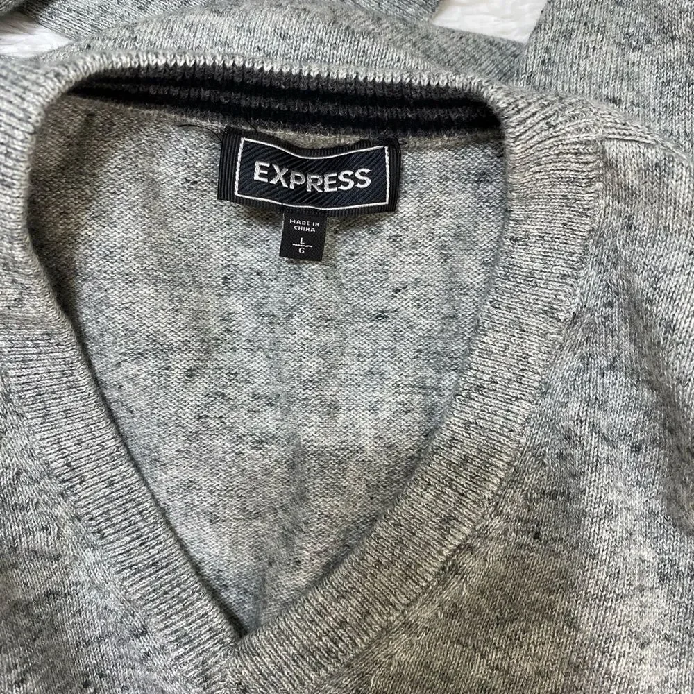 Express V-Neck Sweater Pullover Embroidered Logo Gray Cotton men’s  Size L